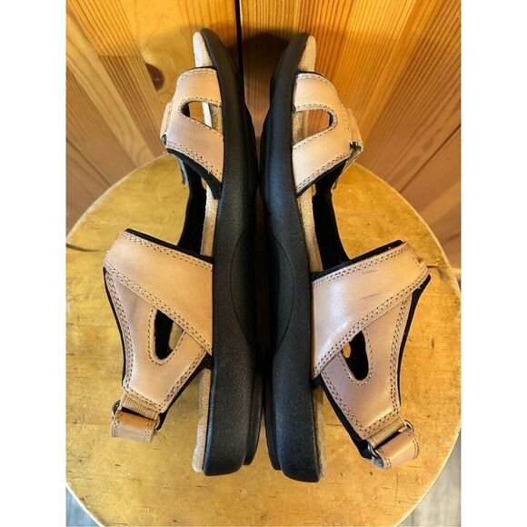 Naturalizer leather sandal size 9.5M Tan - Picture 6 of 9